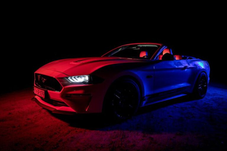 Mustang Auto - a red and blue mustang in the dark