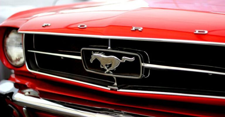 Mustang Auto - Red Ford Mustang