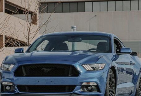 Mustang Auto - Blue Ford Mustang on Road