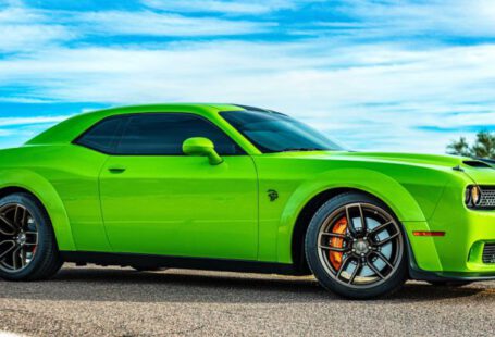 Mustang Auto - Green Luxurious Car on Road