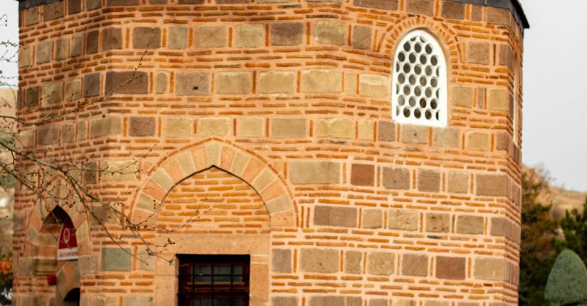 Mustang History - A small brick building with a dome on top