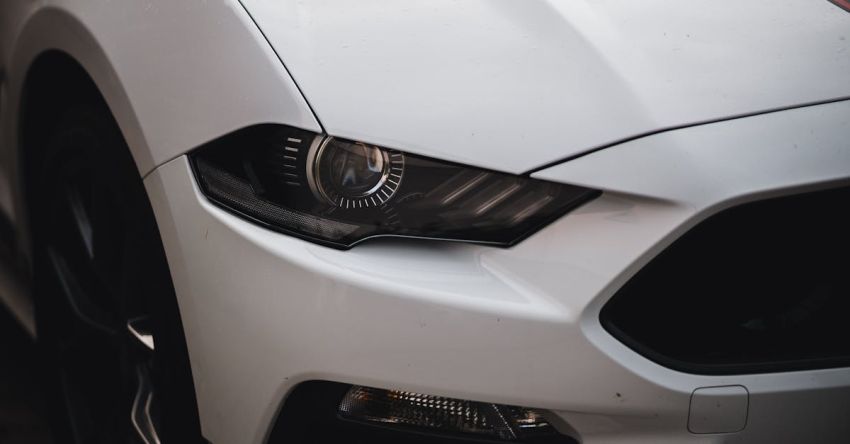 Mustang Drag Racing - Headlight and Hood of Ford Mustang Mach 1